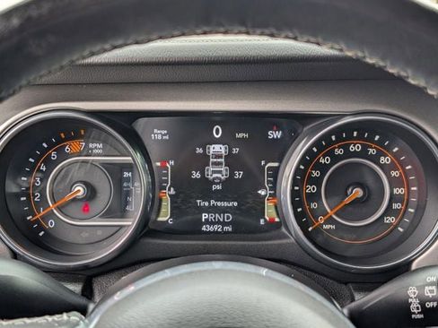 Used 2019 Jeep Wrangler Unlimited Sahara image 14
