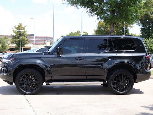Used 2025 Lexus GX 550 w/ Accessory Package (2T) AWD/4WD image 3