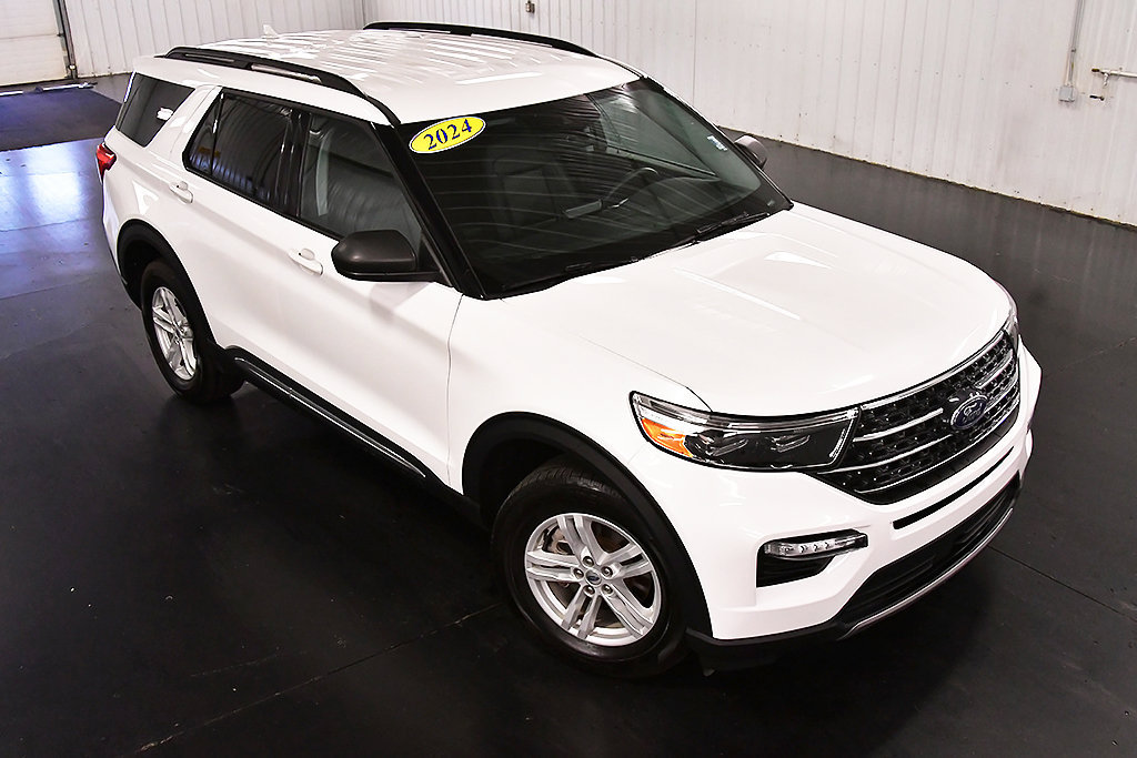 Used 2024 Ford Explorer XLT w/ Equipment Group 202A AWD/4WD image 14