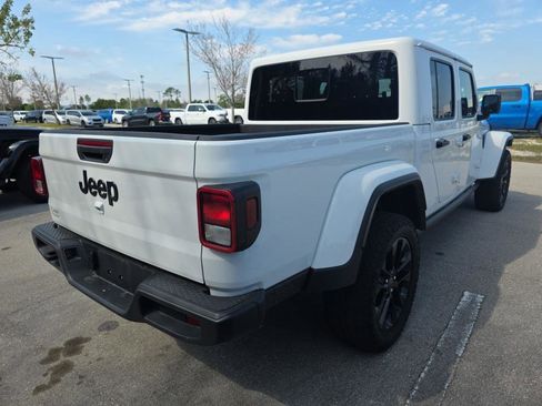 Used 2024 Jeep Gladiator Sport image 3