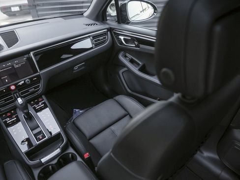 New 2026 Porsche Macan image 37