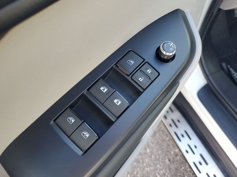 Used 2019 Toyota Highlander XLE image 22