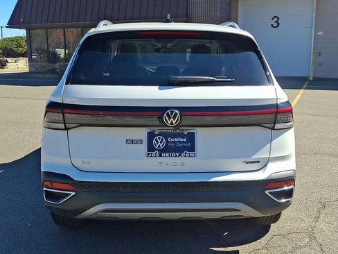 Certified 2025 Volkswagen Taos SE w/ Panoramic Sunroof Package image 9