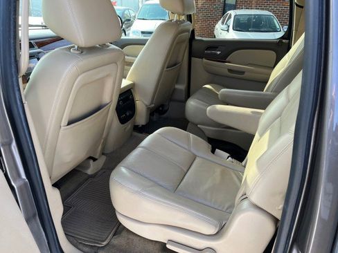 Used 2014 Chevrolet Suburban LT image 15