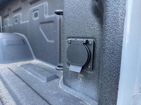 Used 2025 Chevrolet Silverado 2500 ZR2 w/ Technology Package image 18