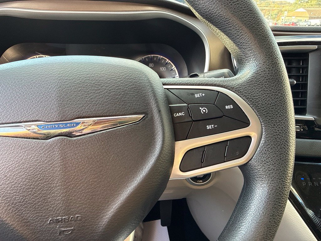 Used 2018 Chrysler Pacifica Touring Plus w/ Tire & Wheel Group FWD image 30
