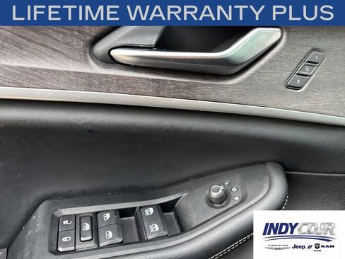 Used 2023 Jeep Grand Cherokee L Limited w/ Black Appearance Package AWD/4WD image 21