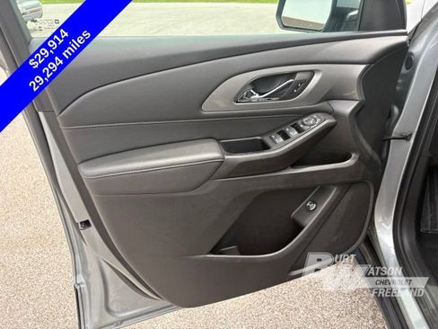 Used 2023 Chevrolet Traverse LT FWD image 10