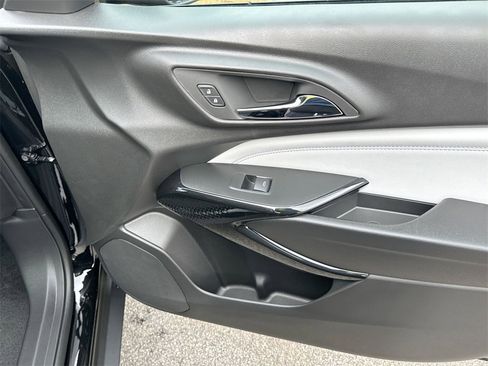 New 2026 Chevrolet Trax LT w/ Sunroof Package image 32