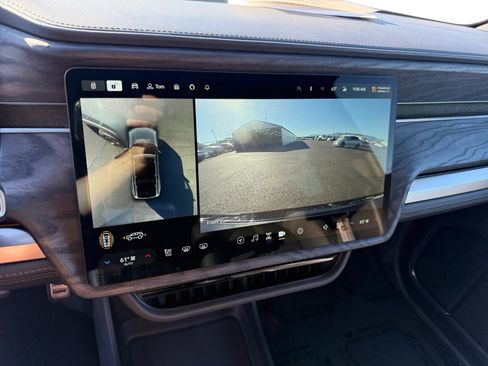 Used 2023 Rivian R1S Launch Edition image 12