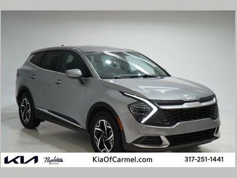 Used 2025 Kia Sportage LX image 1
