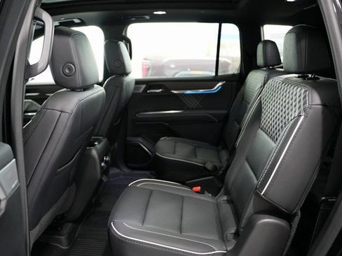 Used 2024 GMC Acadia Denali image 21