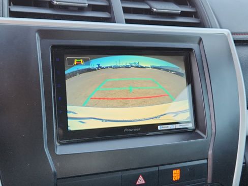 Used 2016 Toyota Camry XLE image 13