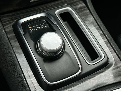 Used 2022 Chrysler 300 Touring w/ Sport Appearance Package RWD image 19