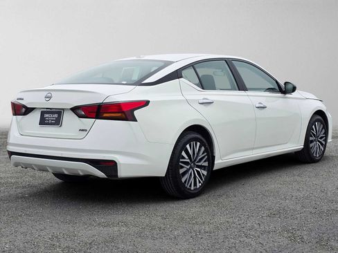 Used 2025 Nissan Altima 2.5 SV AWD/4WD image 3