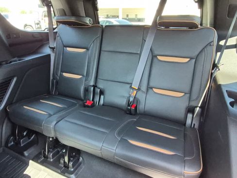 Used 2024 GMC Yukon AT4 w/ AT4 Premium Plus Package AWD/4WD image 9