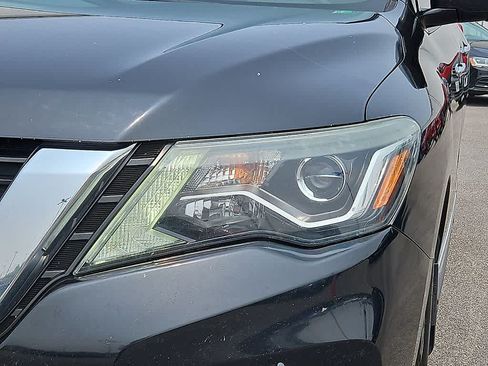 Used 2017 Nissan Pathfinder Platinum w/ Midnight Edition Package FWD image 9