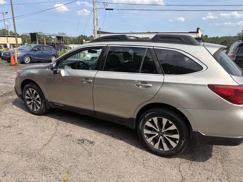 Used 2016 Subaru Outback 2.5i Limited AWD/4WD image 13