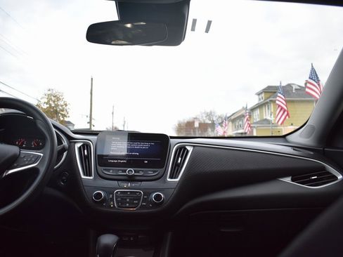 Used 2024 Chevrolet Malibu LT image 32