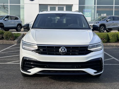 Certified 2024 Volkswagen Tiguan SE R-Line image 2