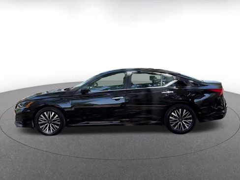 Used 2025 Nissan Altima 2.5 SV image 10