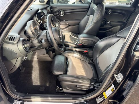 Used 2017 MINI Cooper 4-Door Hardtop image 14