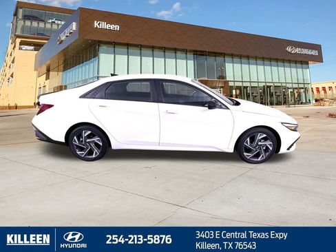 Used 2025 Hyundai Elantra Sport FWD image 10
