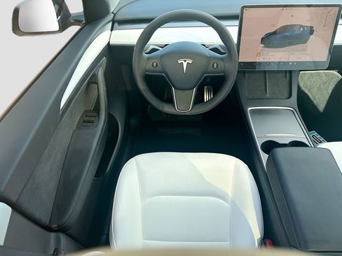 Used 2024 Tesla Model Y Performance image 21