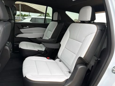 New 2026 Chevrolet Traverse High Country w/ LPO, Floor Liner Package AWD/4WD image 12