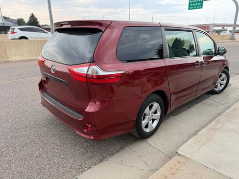 Used 2015 Toyota Sienna L FWD image 4