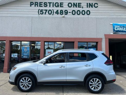 Used 2020 Nissan Rogue SV AWD/4WD image 2