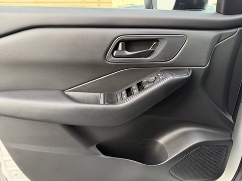 Used 2025 Nissan Rogue S image 13