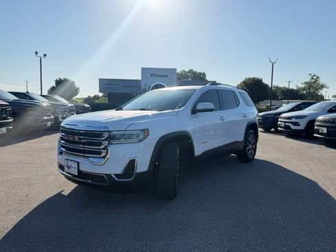 Used 2023 GMC Acadia SLE w/ Driver Convenience Package FWD image 3