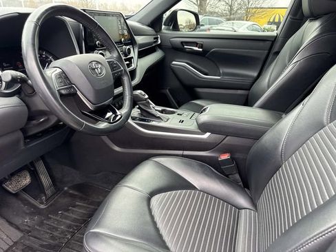 Used 2021 Toyota Highlander XSE image 13