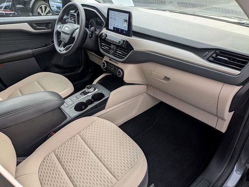 Used 2022 Ford Escape SE image 32