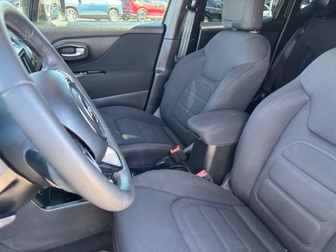 Used 2019 Jeep Renegade Latitude w/ Popular Equipment Group image 23