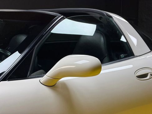 Used 2002 Chevrolet Corvette Coupe w/ Preferred Equipment Group2 image 7