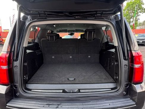 Used 2017 Chevrolet Suburban LT w/ Luxury Package RWD image 7