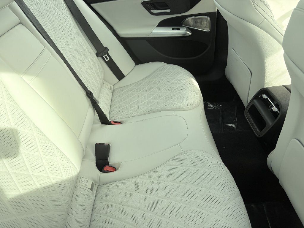Used 2024 Mercedes-Benz E 450 4MATIC Sedan image 10