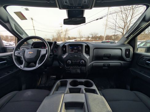 Used 2024 Chevrolet Silverado 2500 Custom w/ Custom Value Package image 2