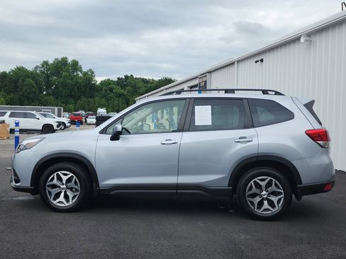 Used 2023 Subaru Forester Premium AWD/4WD image 2