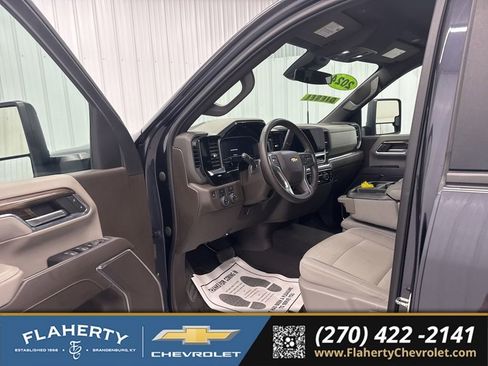 Used 2024 Chevrolet Silverado 2500 LT AWD/4WD image 9