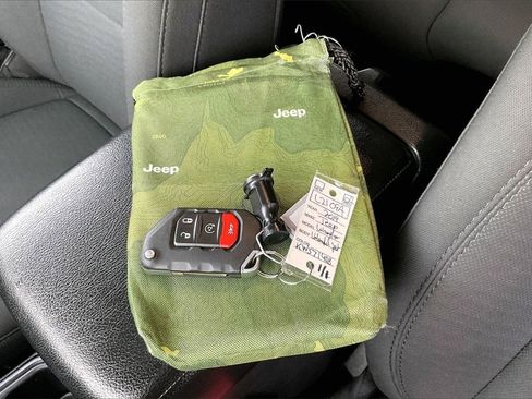 Used 2019 Jeep Wrangler Unlimited Sport S image 35