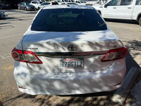 Used 2013 Toyota Corolla LE w/ Premium Pkg FWD image 5