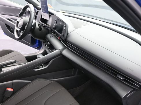 Certified 2025 Hyundai Elantra Sport image 26