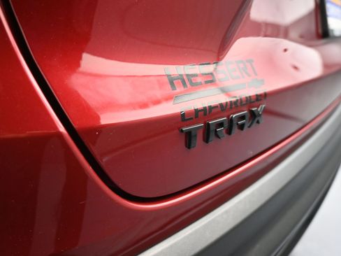 Used 2024 Chevrolet Trax RS w/ Sunroof Package FWD image 33