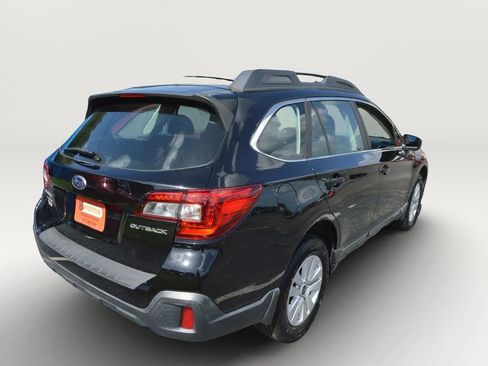 Used 2018 Subaru Outback 2.5i AWD/4WD image 5