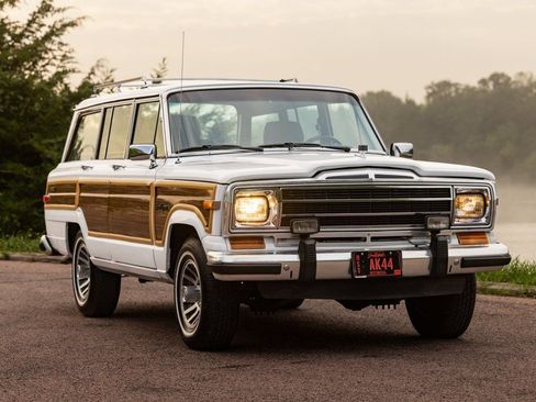 Used 1989 Jeep Grand Wagoneer AWD/4WD image 10