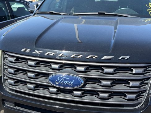 Used 2017 Ford Explorer XLT w/ Equipment Group 202A FWD image 8