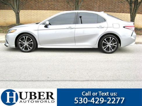 Used 2019 Toyota Camry SE image 2